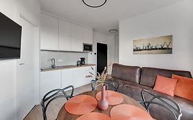 DOKI Living&Foodhall Apartament z widokiem na Marinę Cesarską